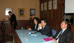 Ampliar foto: La directora gerente del Salud inauguró el curso 2013 de la Academia de Farmacia Reino de Aragón