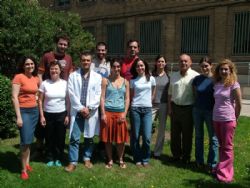 Ampliar foto: El académico Acisclo Pérez entre los investigadores que han reformulado el funcionamiento de las mitocondrias