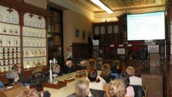 Ampliar foto: La Academia de Farmacia Reino de Aragón inaugura el curso 2014