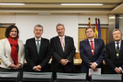 Ampliar foto: La Academia de Farmacia Reino de Aragón recibe al académico número 20
