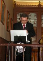 Igancio Andrs, secretario de la Academia, durante la lectura de la memoria 2012